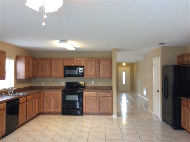 Building Photo - 3025 Holland Dr