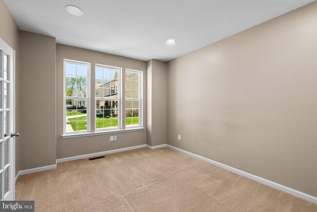 Building Photo - 920 St Martins Loop