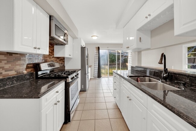 Building Photo - 234 Dakota Ct