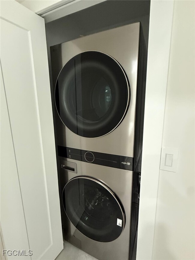 Building Photo - 3913 SE 11th Pl