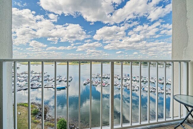 Building Photo - 200 Cove Way