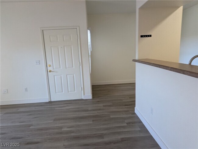 Building Photo - 7255 W Sunset Rd