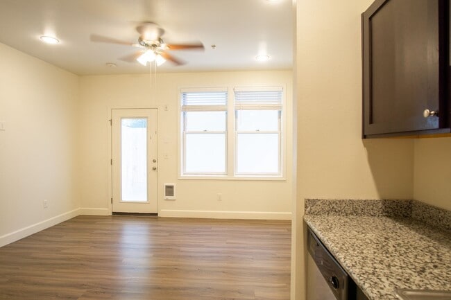 Building Photo - Get 2 WEEKS FREE: Contemporary Studio in Sullivan's Gulch!