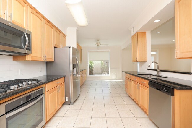 Building Photo - 7499 Brompton St