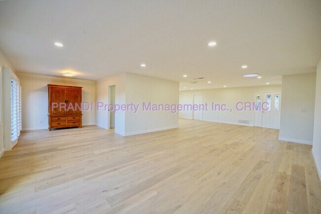 Building Photo - 110 Kaden Dr