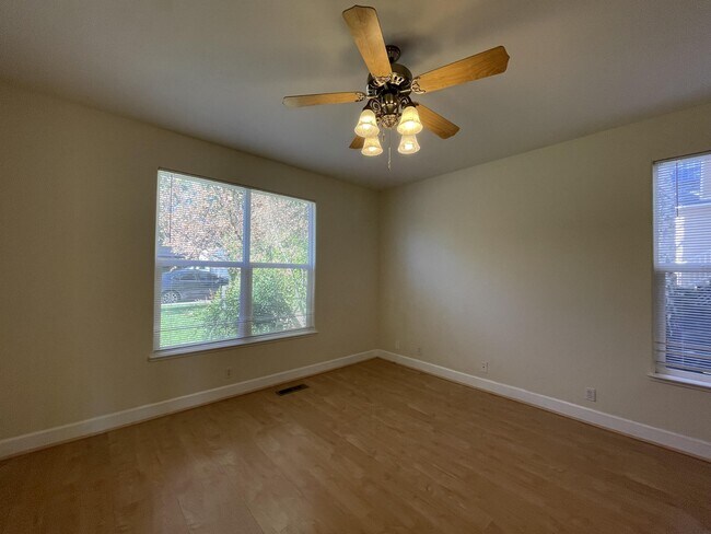 Building Photo - 929 Yosemite Dr