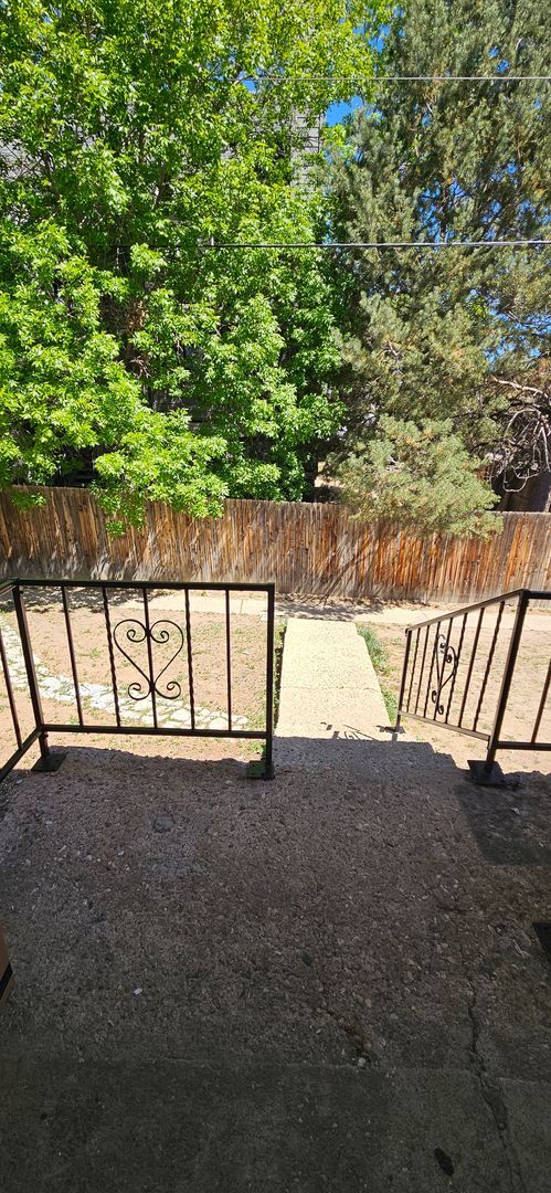 Building Photo - AVAILABLE NOW! Arvada 3 Bed 2 Bath Duplex New Paint New Flooring!