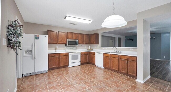 Building Photo - "Charming 3-Bedroom Oasis on Cherokee Blvd with 2 Full Baths – 1425 Sq Ft of Cozy Living in New B...