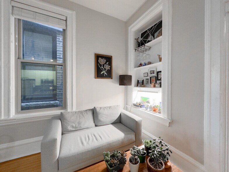 Building Photo - 2136 N Clifton Ave