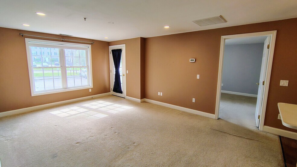 Building Photo - 16 Vista Ridge Dr