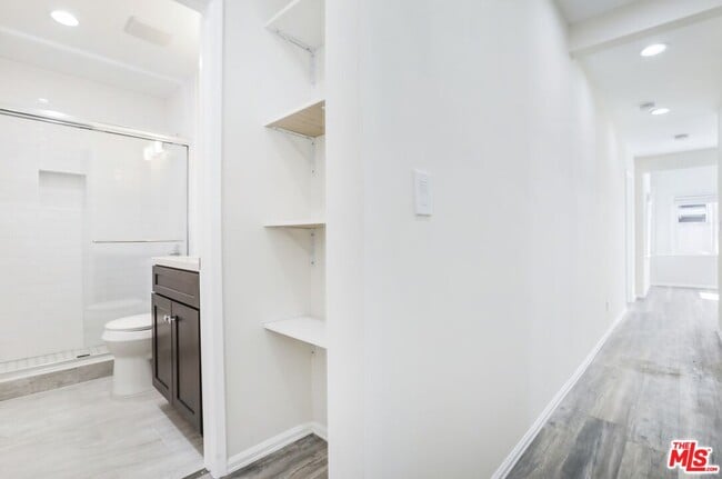 Building Photo - 1722 N Ave 45