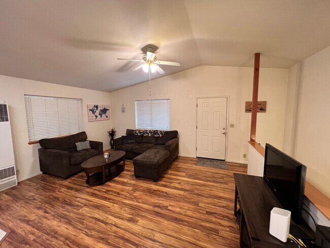 Building Photo - 21896 Fallview Dr