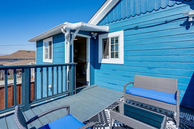 Building Photo - 1216 84th Ave