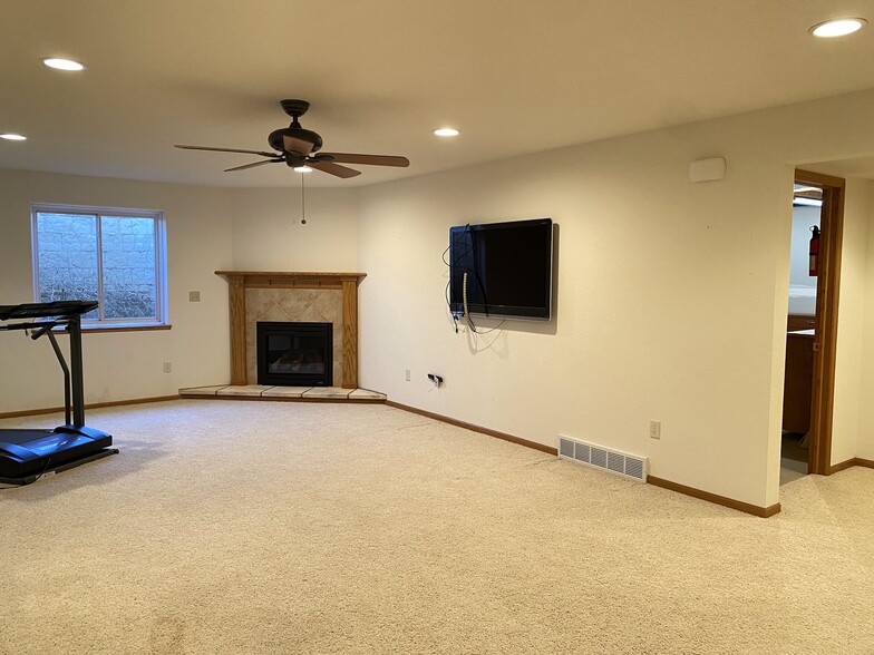 Building Photo - 303 Crestwood Ln