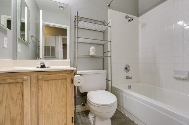 Building Photo - 2117 Willowbury Dr