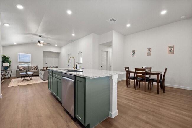 Building Photo - 2503 Langford Ave