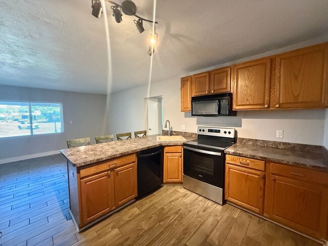 Building Photo - ADORABLE 2 BED WINTER PARK RENTAL HOME