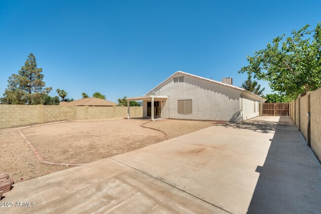 Building Photo - 4559 W Dailey St