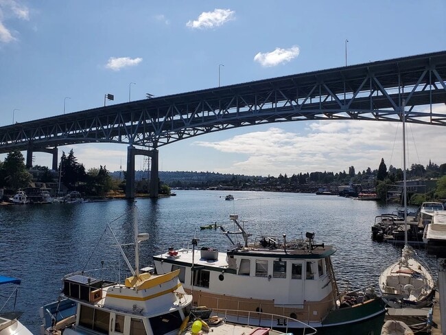 Building Photo - Lake Union Waterfront Apartment