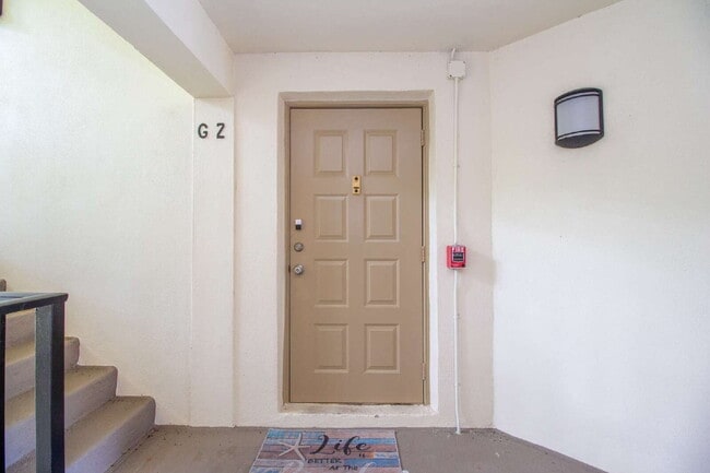 Building Photo - Beautiful 2 spacious bedrooms and 2 full bathrooms, including a primary suite with a walk-in clos...