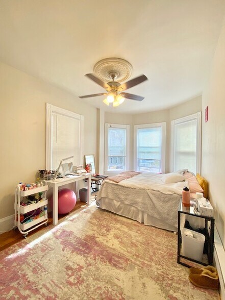 Building Photo - 89 Hillside St