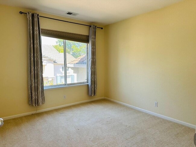 Building Photo - 34117 Songbird Terrace