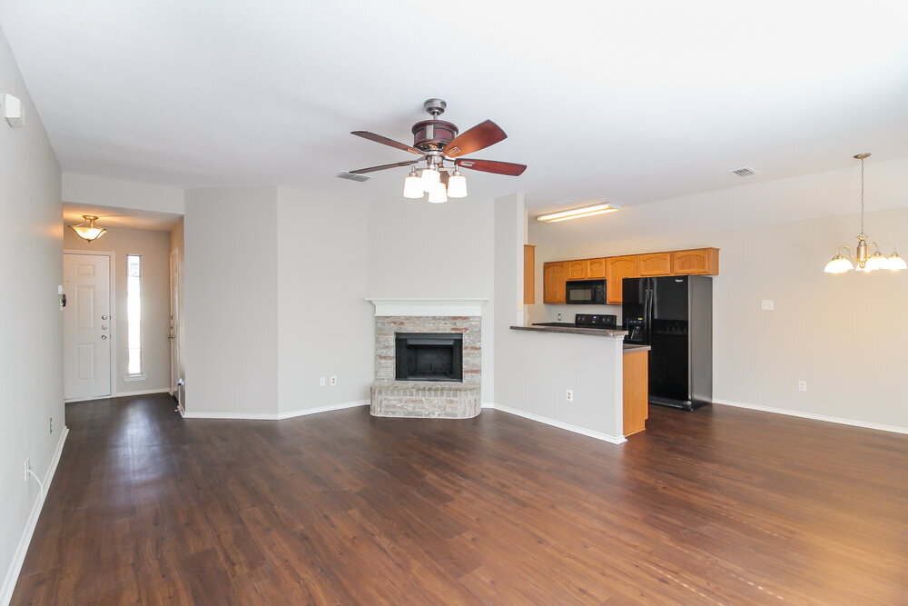 Building Photo - 1124 Sandalwood Dr