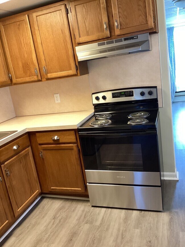 Building Photo - 319 Fairview Ave