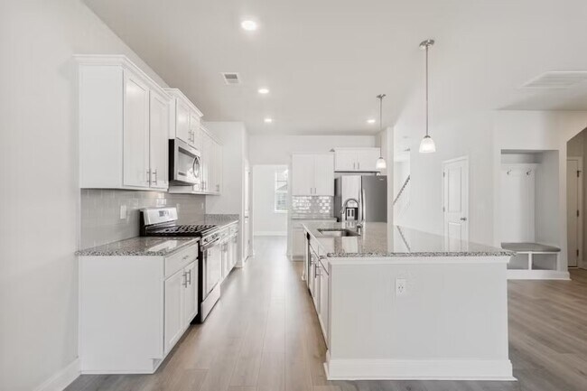 Building Photo - 2053 Ainsley Dr