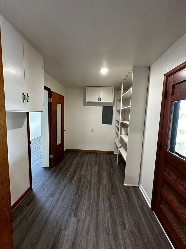 Building Photo - Residence or Office on Corner Lot!