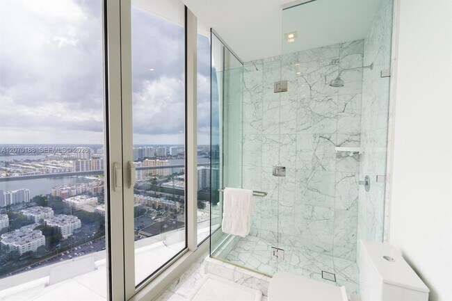 Building Photo - 16901 Collins Ave
