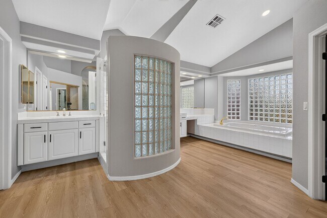 Building Photo - 8824 Cortile Dr
