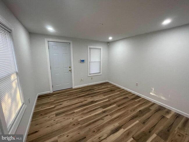 Building Photo - 628 High St