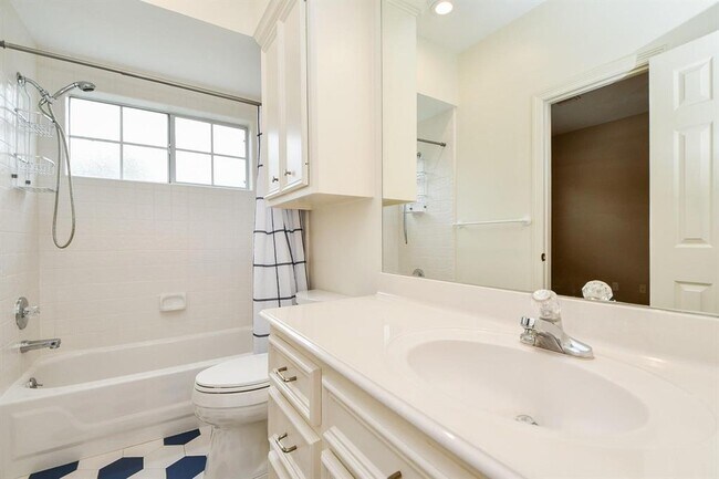 Building Photo - 1511 Beaconshire