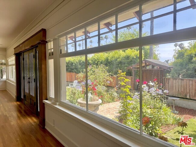 Building Photo - 2216 Meade Pl
