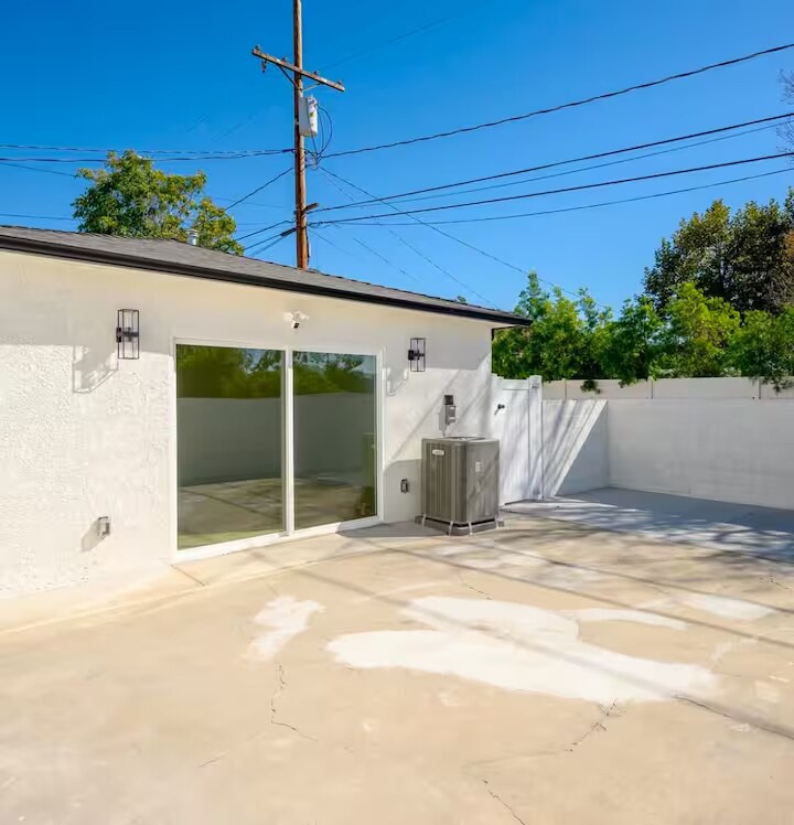 Building Photo - 1054 E Grinnell Dr
