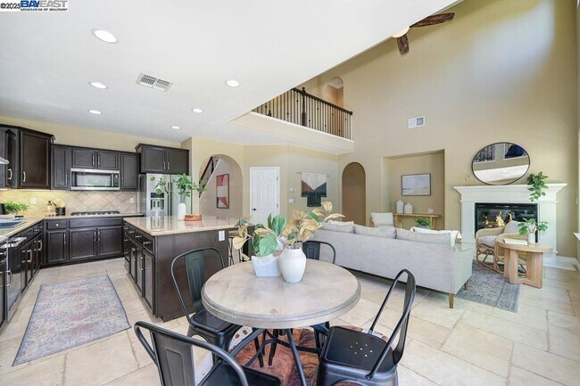 Building Photo - 1207 Villagio Dr