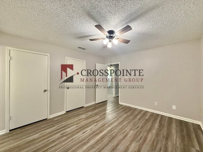 Building Photo - 2 Bedroom 1.5 Bathroom Triplex in Tyler!