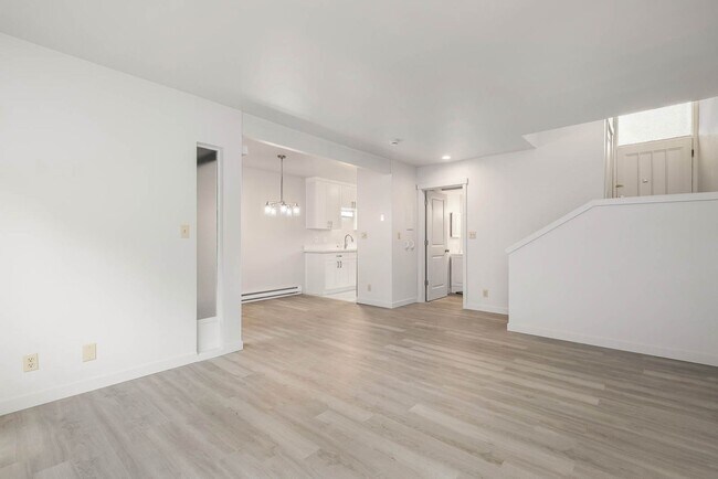 Building Photo - 860 100th Ave NE
