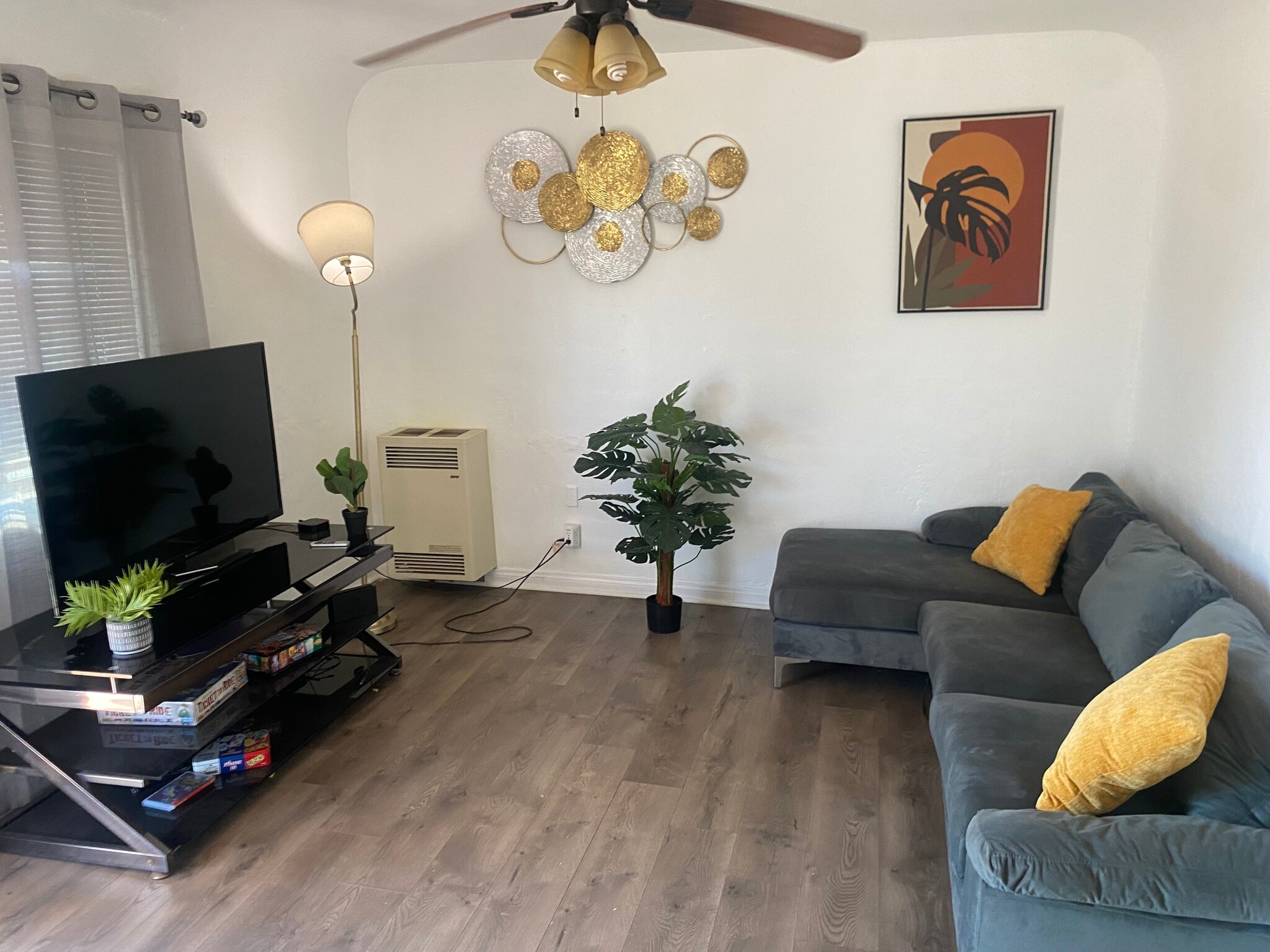 Building Photo - 3519 E 8th St