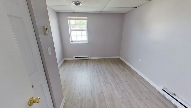 Building Photo - 1st Floor Apartment