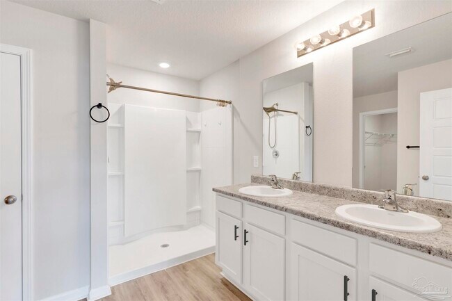 Building Photo - 5964 Laurel Oak Dr