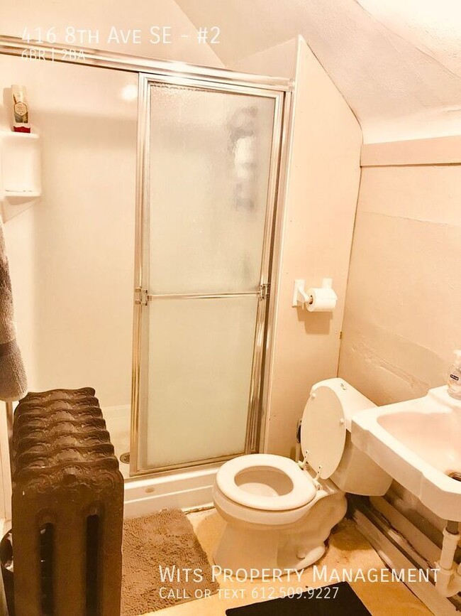 Building Photo - Charming 6-Bedroom Student Home for Rent: ...