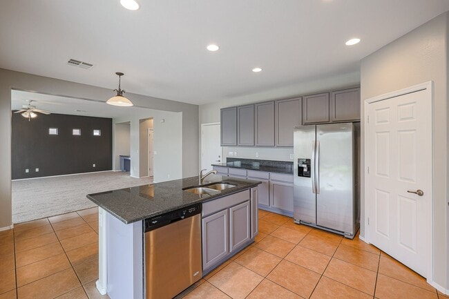 Building Photo - 4 bed, 3.5 bath house in Stetson Valley, Phoenix