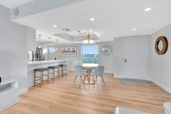 Building Photo - 1 Harbourside Dr