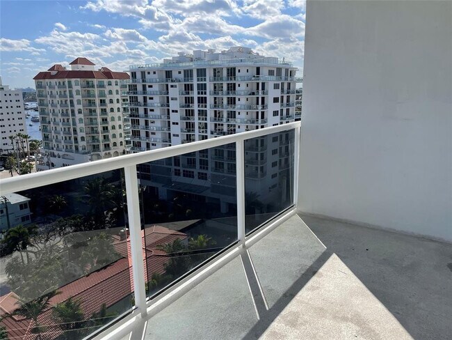 Building Photo - 336 N Birch Rd