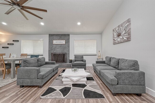 Building Photo - 11618 Corona Ln