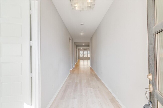 Building Photo - 18314 Southwood Creek Dr
