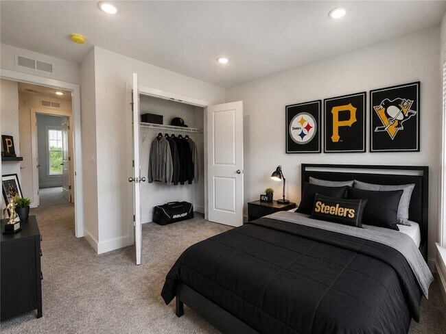 Building Photo - 307 Palisade Wy