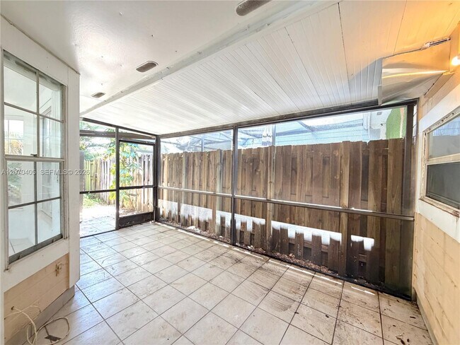Building Photo - 9850 W Heather Ln